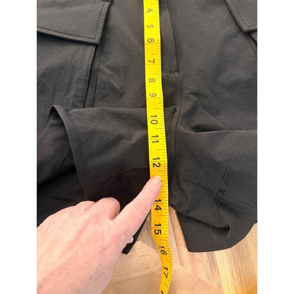 Lululemon Relaxed Fit Super High Rise 4" Cargo Shorts Black High Rise Sz 6 NWOT - Picture 6 of 6